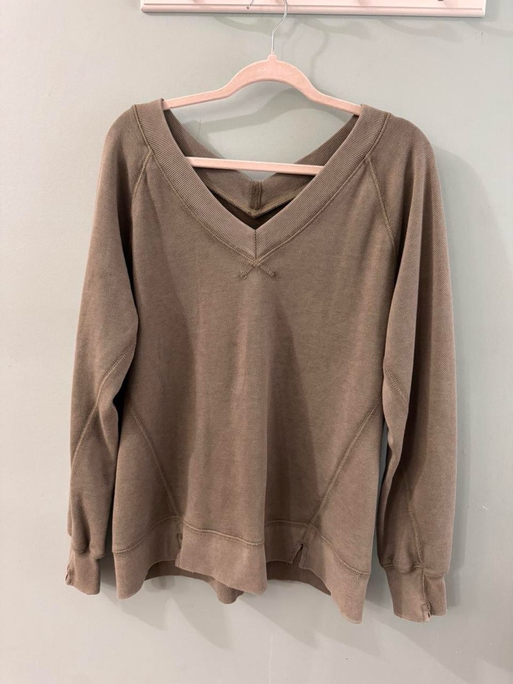 aerie Olive V‑Neck Pullover Sweater